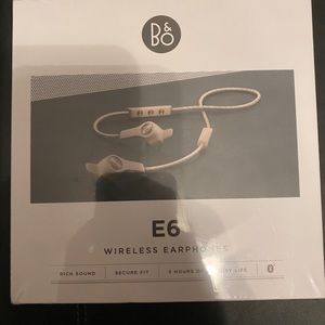 BRAND NEW SEALED Bang and Olufsen Beoplay E6 In-ear Wireless Earphones - Sand